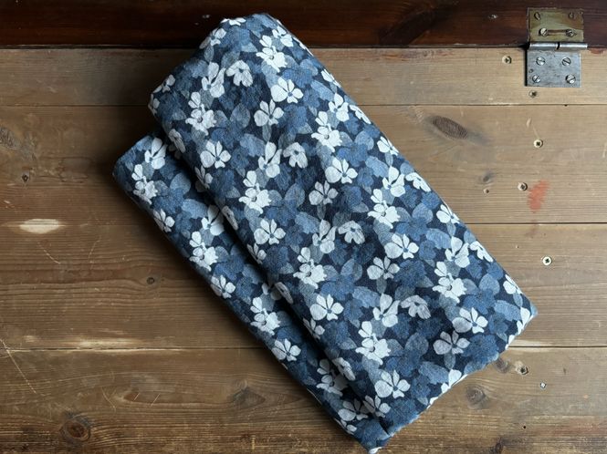 Hovedbilde Linge Particulier Duk White/navy flowers